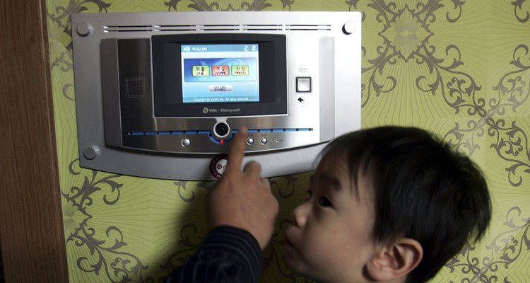 Equipar digitalmente tu hogar y crear una "casa inteligente", no es la ola del futuro; es la ola ahora.