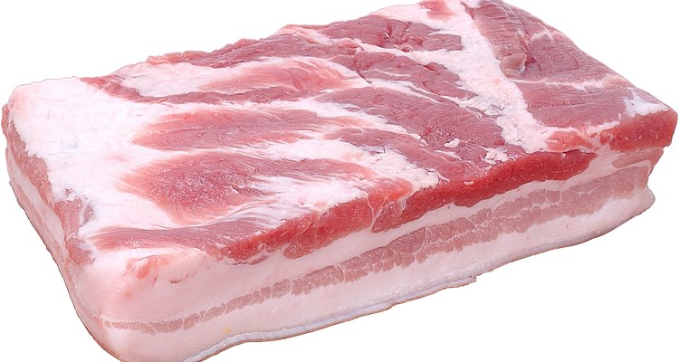 El tocino graso es uno de los muchos tipos de carne que salen del cerdo.