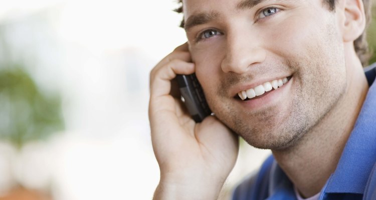 Hablar en el teléfono es una buena forma de mantener tus relaciones.
