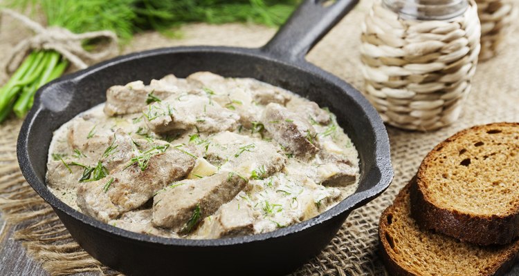 Liver stewed in sour cream