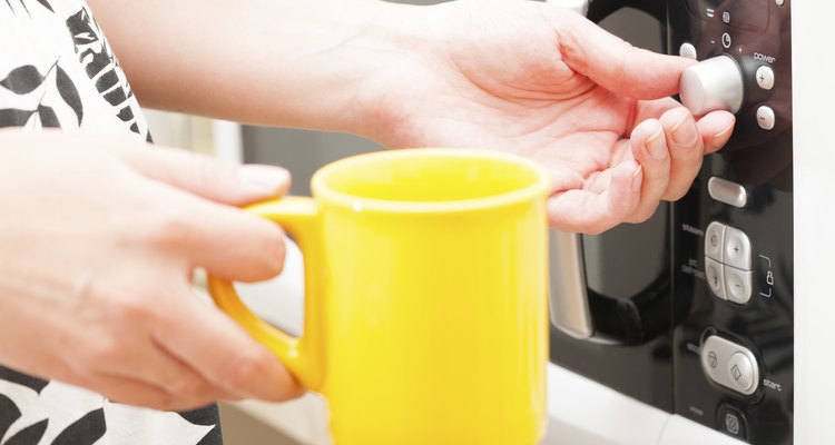 Setting a timer on the microwave oven