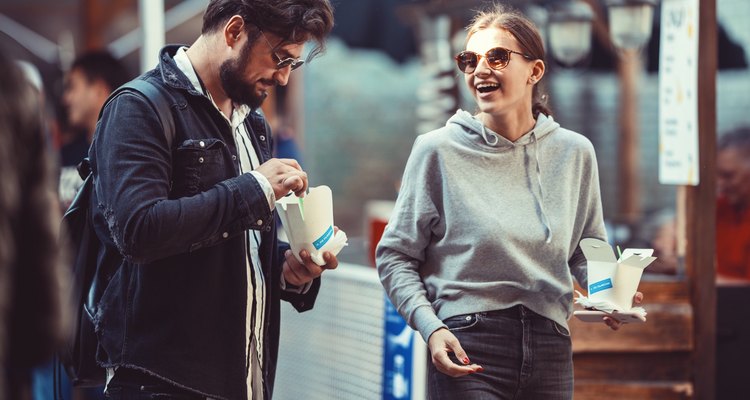 couple on a date using verbal communication