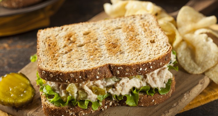 Healthy Tuna Sandwich with Lettuce