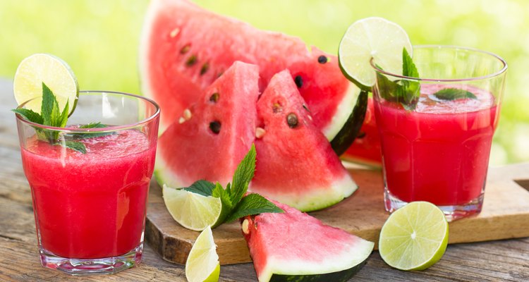 Watermelon smoothies with lime and mint