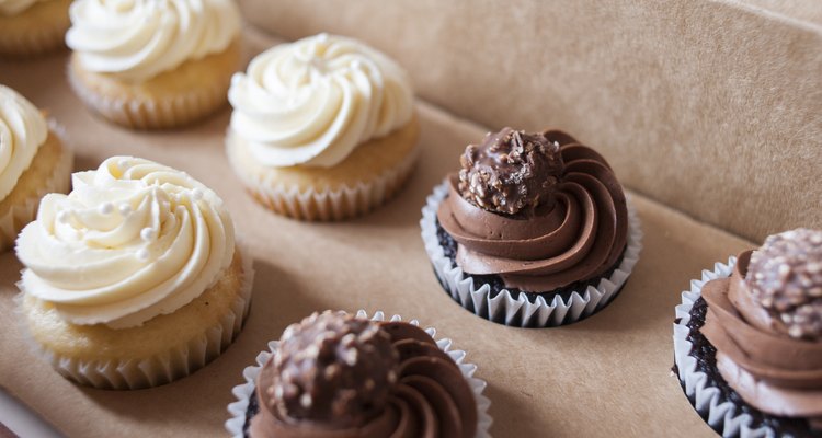 Chocolate and vanilla cupcakes