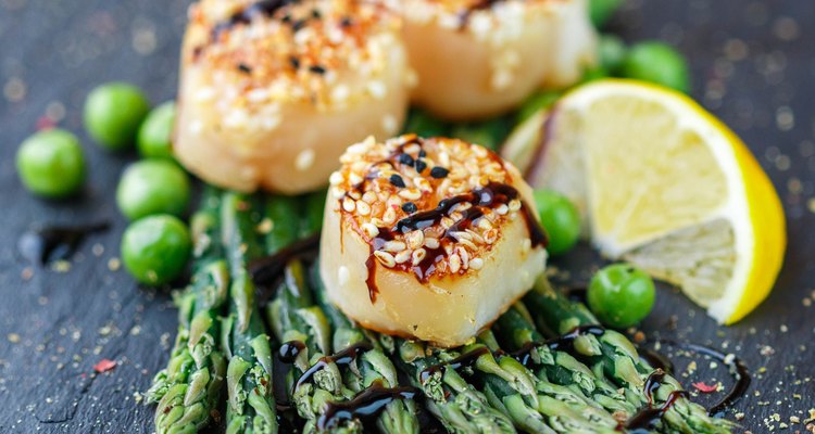 Scallops with sesame seeds, balsamic sauce and  asparagus