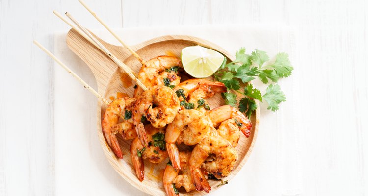 grilled shrimp kababs with sriracha and lime