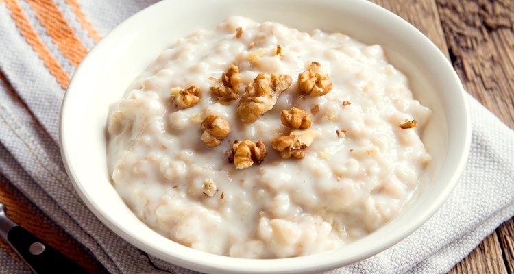 oatmeal porridge with walnuts