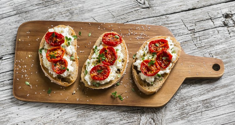 sandwich with goat cheese, sun-dried tomatoes and thyme