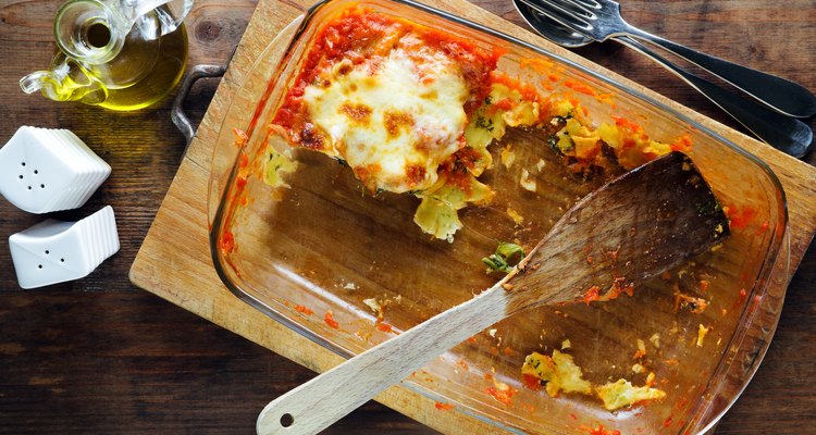 baking sheet of glass with the remains of lasagna