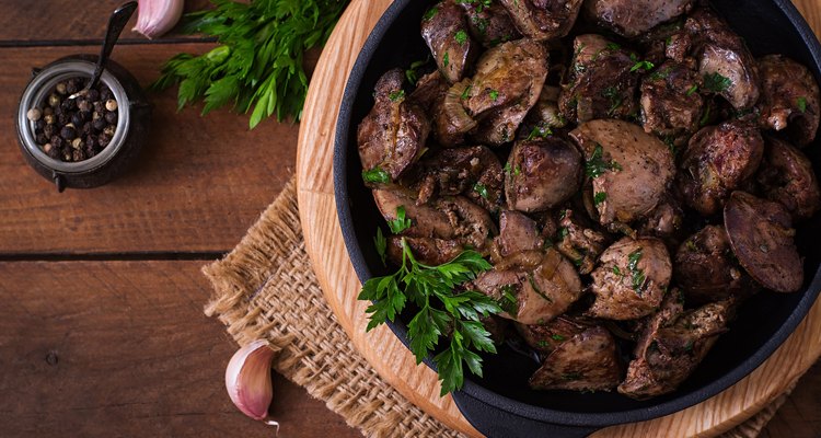 Fried chicken liver with onions and herbs