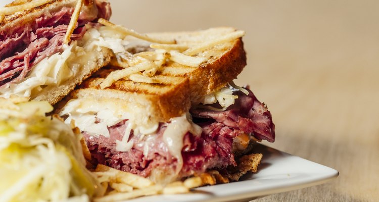 A corned beef sandwich on a plate