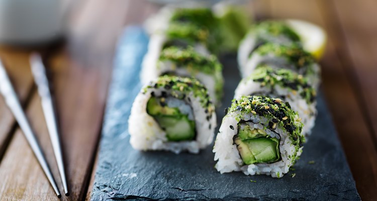 Green kale sushi roll