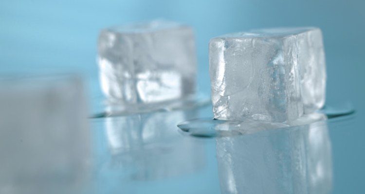 El hielo puede ser una manera económica y fácil de eliminar un grano.
