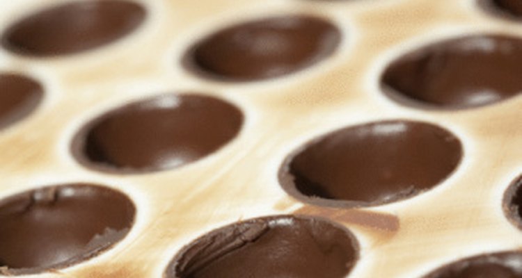 Temperar el chocolate evita que se pegue al molde.