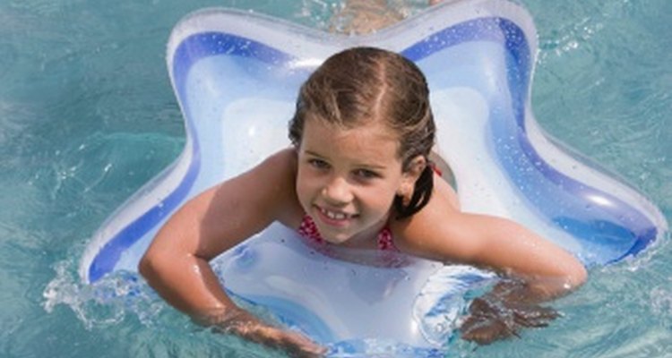 Un niño con fibrosis quística debe nadar en una piscina descontaminada de bacterias pseudomonas aeruginosas.