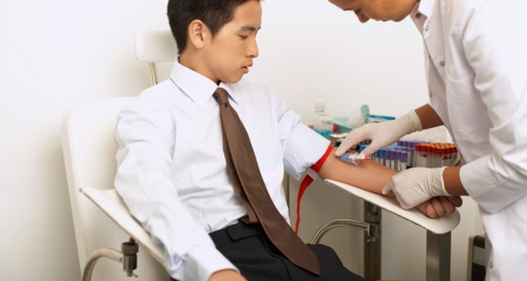 El recuento de plaquetas se realiza mediante un análisis de sangre.