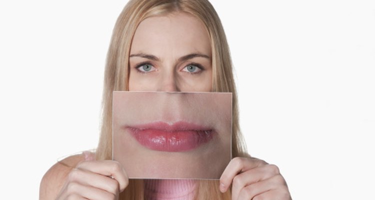 Los granos en tus labios pueden ser causados por una variedad de cosas. Una de ellas es el herpes, que puede ser tratado pero no curado.
