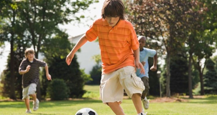 Una fiesta deportiva mantiene a los chicos de 11 años entretenidos.