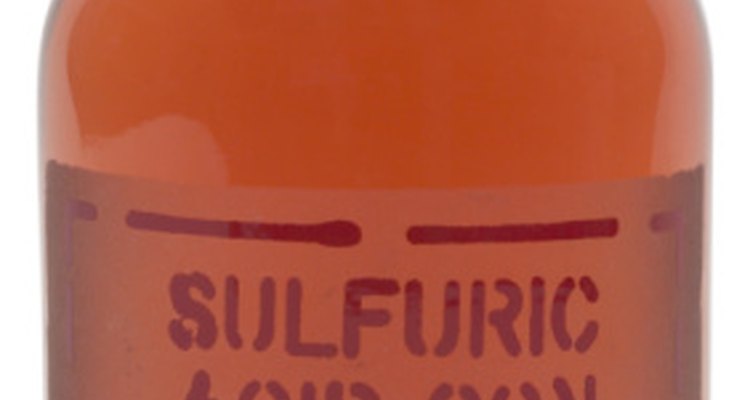 El ácido sulfúrico es muy reactivo y corrosivo.