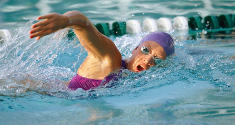 Las vueltas de natación son un tipo un entrenamiento vigoroso sin impacto alguno.