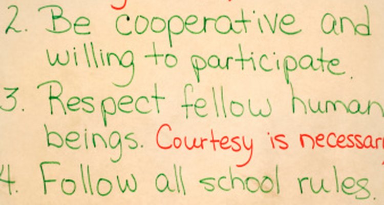 Las contribuciones de los estudiantes son importantes al desarrollar reglas para la clase.