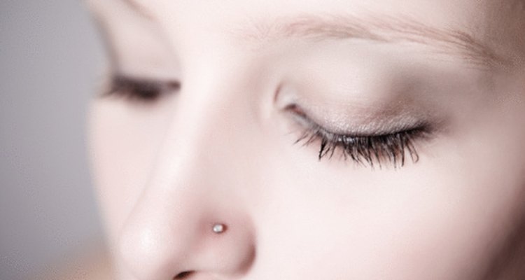 Los piercings en la nariz pueden favorecer la aparición de piel seca como síntoma de irritación o de un inapropiado cuidado.