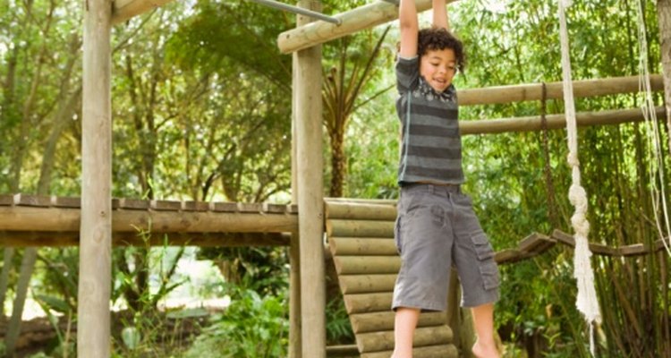 Las actividades en un parque infantil pueden contar hacia los objetivos del ejercicio de tu niño.
