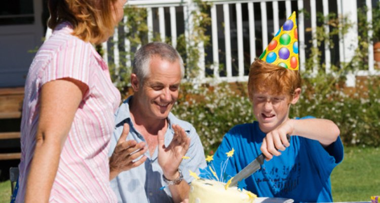 Haz un pastel de cumpleaños genial para un nuevo adolescente.