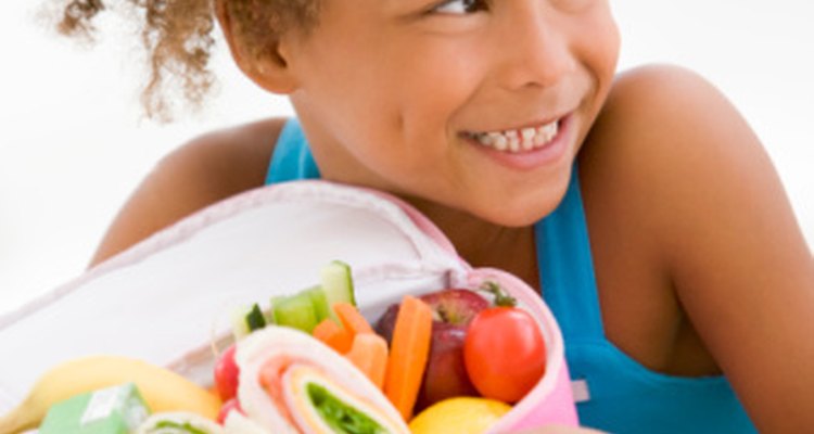 Food for the Brain sugiere que invites a tu hijo cuando vayas de compras.
