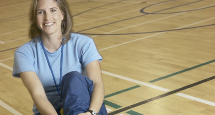 Un buen maestro de educación física le presenta retos a sus alumnos por medio de diversas actividades físicas.