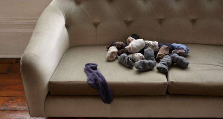 Use socks to create puppets and plush toys.