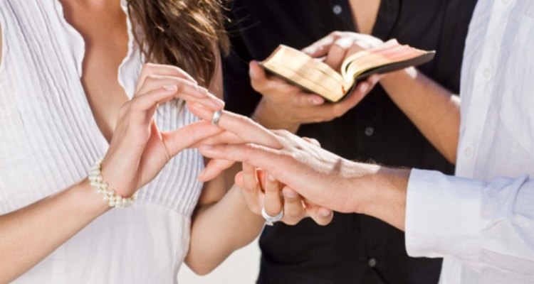 Honra tu fe realizando juegos cristianos en tu boda.