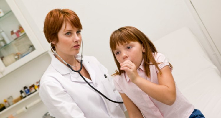 La tos excesiva en los niños tiene muchas causas.