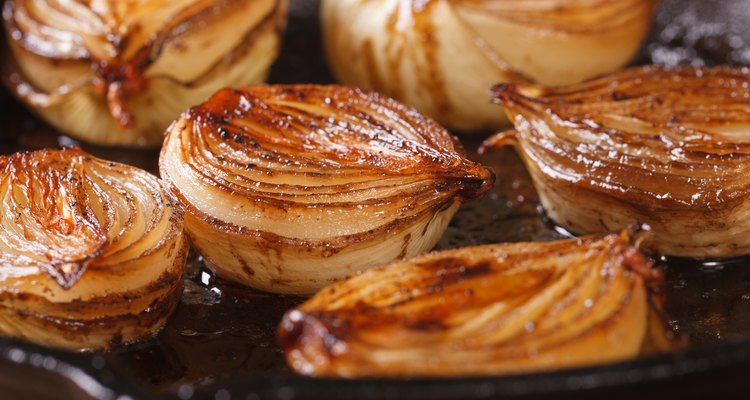 ñaramelized onion halves with balsamic vinegar in a pan