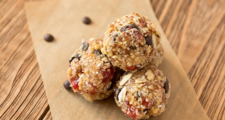 No bake oatmeal cookies with dried fruit and chocolate chips