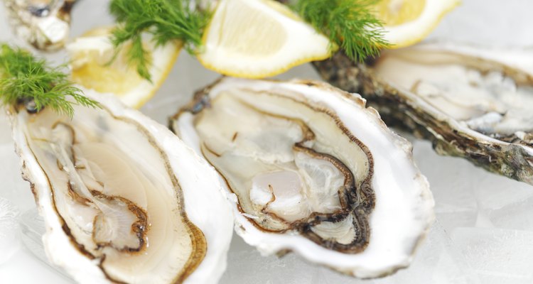 Oysters with lemon and dill