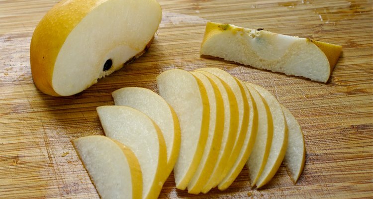 La pera le dará un toque refrescante a la tostada.