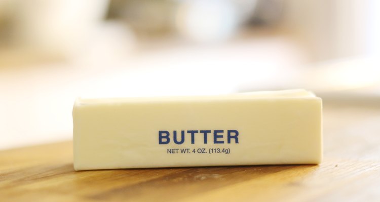 Derrite la mantequilla antes de incorporarla a la masa del pastel.