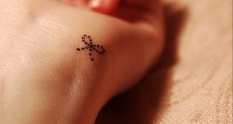 Este hermoso tatuaje puede representar la amistad eterna.