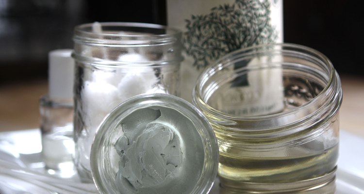 Prepara tu propia crema a base de aceite de oliva para borrar las cicatrices de tu rostro.