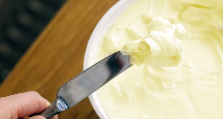 Puedes intentar reemplazar la manteca con margarina.