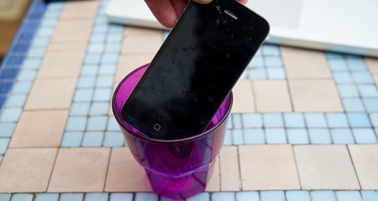 Submersão em líquidos pode prejudicar o funcionamento do iPhone