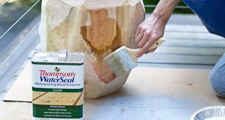 Protege la madera con un sellador impermeable.
