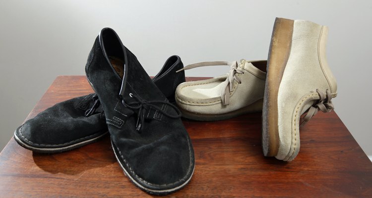Limpia el calzado de gamuza con productos comunes de la casa.