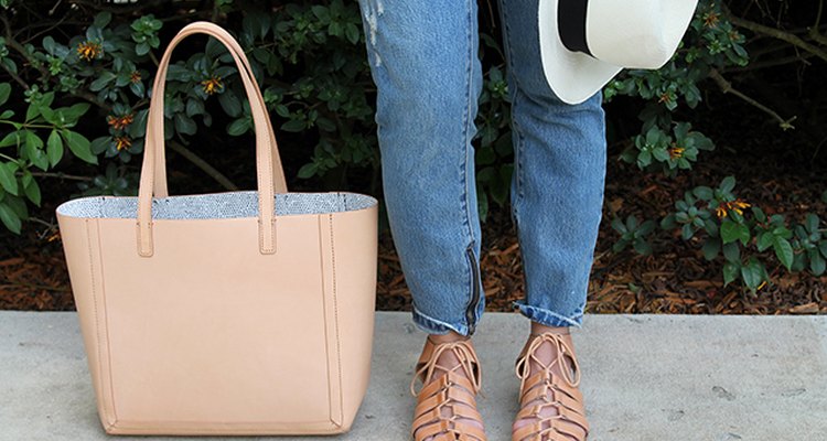 Nude tote, gladiators and Panama hat