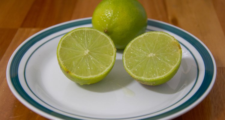 Aliado ao mel, o limão também atua contra a tosse