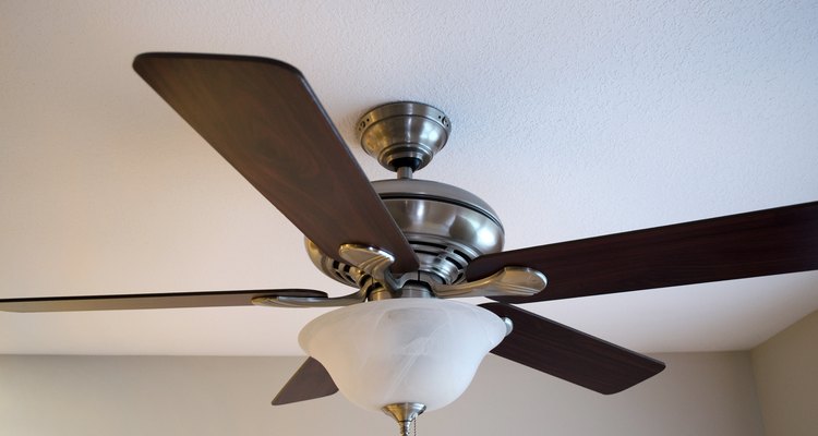 Se o seu ventilador de teto estiver estalando, pode ser que ele esteja desbalanceado