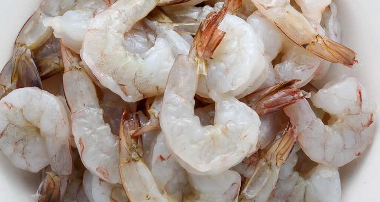 Prepare the shrimp.