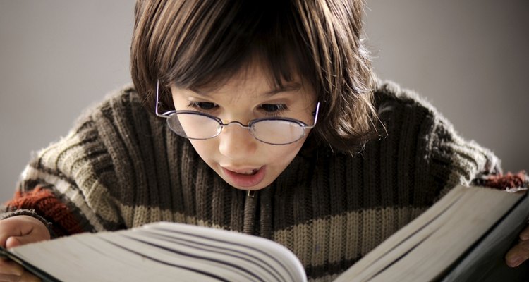 Leia junto com seu filho para ele criar o gosto pela leitura